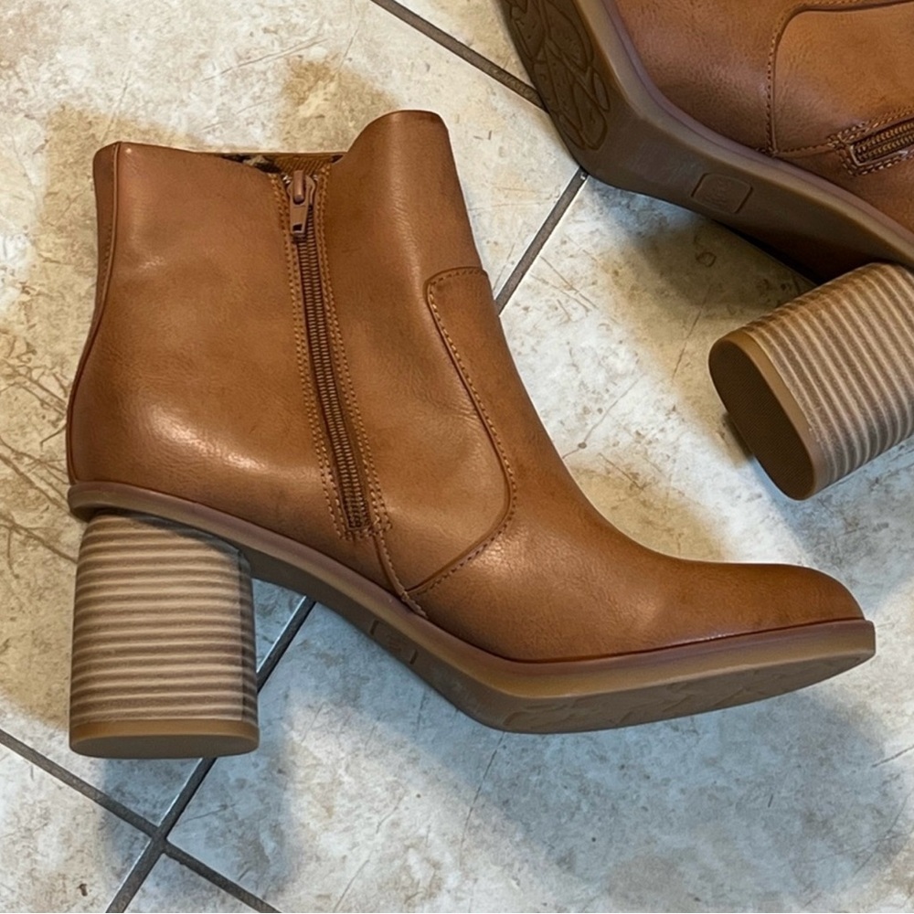 Kork’s Brown Ankle Boots - Picture 3 of 9